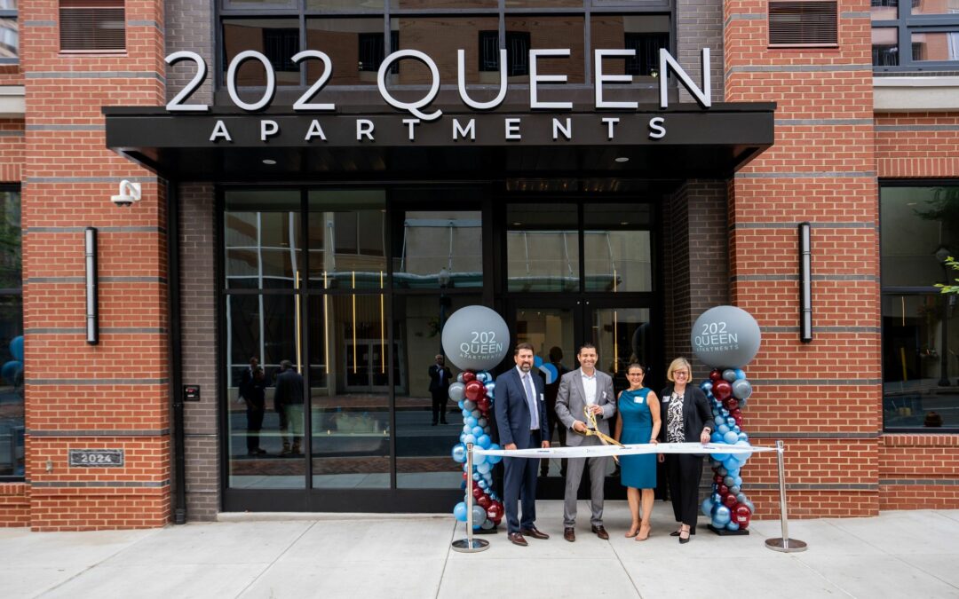 202 Queen Ribbon Cutting Berger